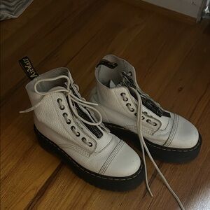 Dr. Martens SINCLAIR WOMEN'S LEATHER PLATFORM BOOTS
White Leather Combat Booties